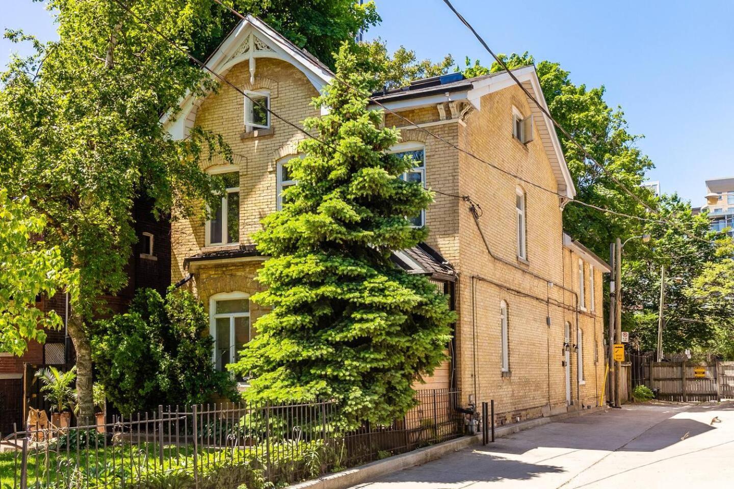 Sweet Home Toronto Exterior foto